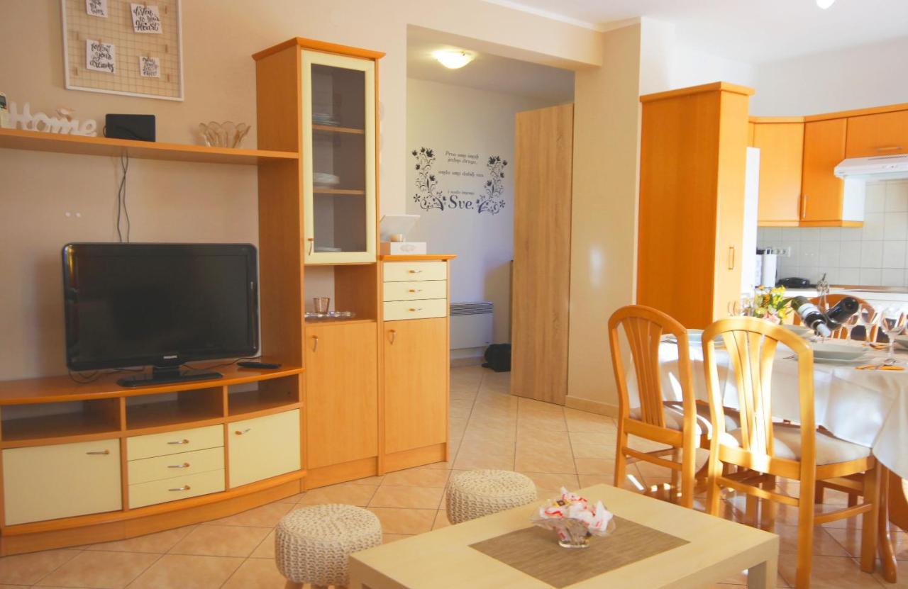 Apartment Ely Rabac Exterior photo